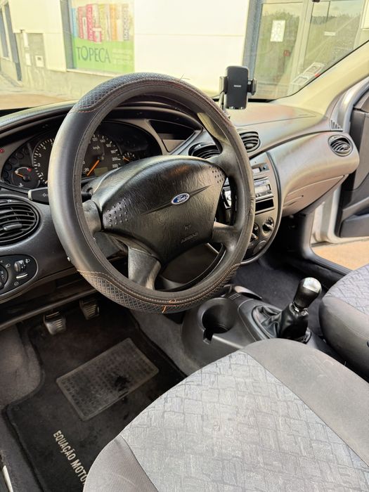 Ford Focus 1.4 – 2002 | Fiável e pronta a circular!
