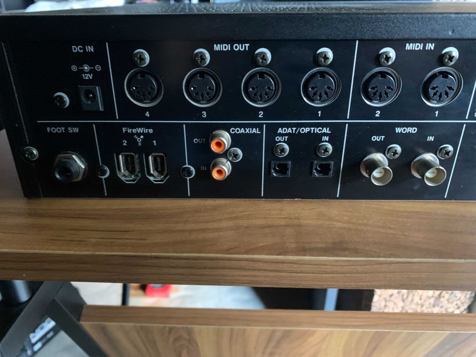 Interface Áudio / MIDI Tascam FW-1804 rack 2U