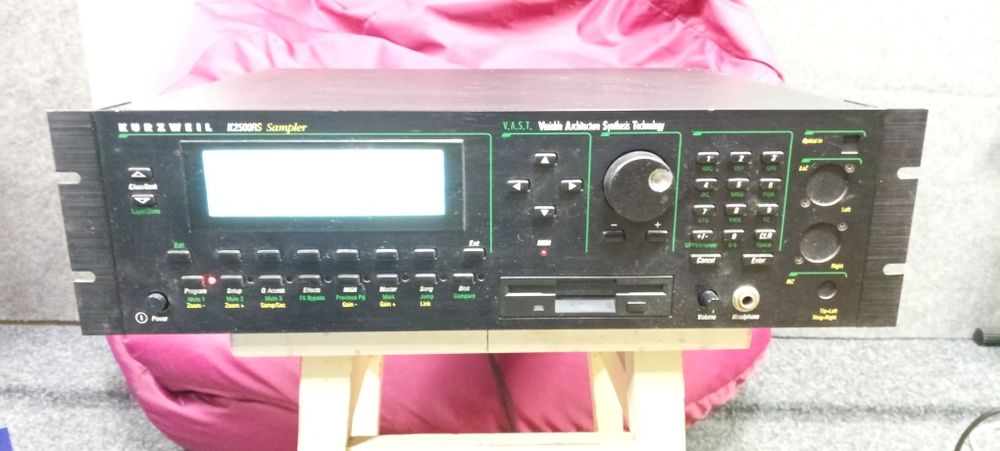 Kurzweil K2500RS Rackmount Digital Sampling Sound Module
