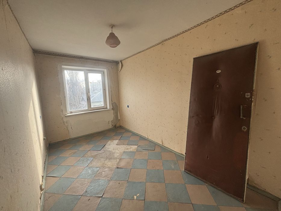 Продам двокімнатну квартиру в центрі під ремонт