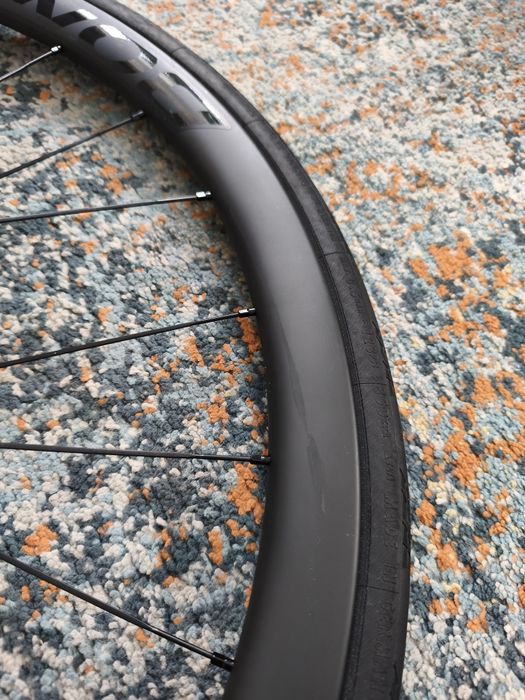 Komplet kół karbonowych Bontrager Aeolus Elite 35 TLR disc