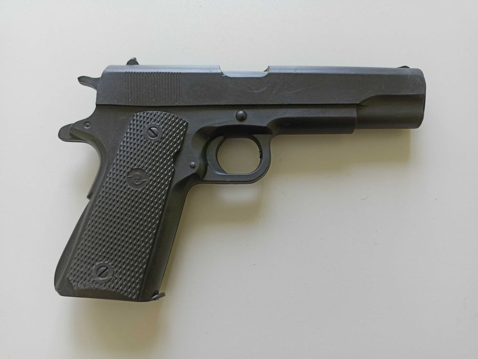 Gumicolt – gumowy pistolet colt