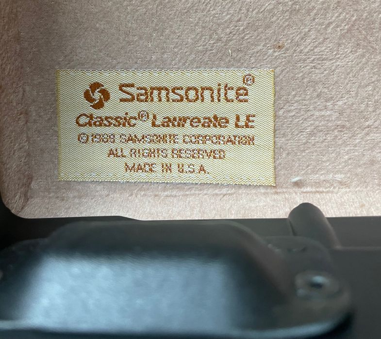 Mala marca SAMSONITE em cabedal preto estilo CLASSICA Laureate