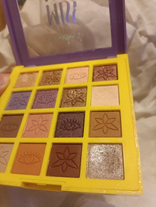 Paleta miss Lily marki lovely.