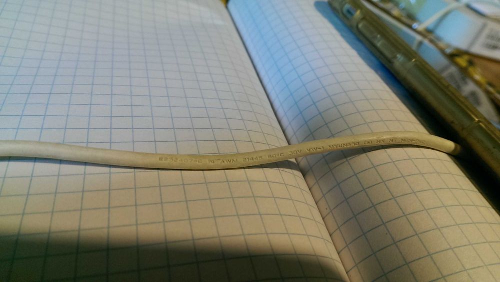 Apple- przewód USB męski- micro USB męski, ok. 100 cm;