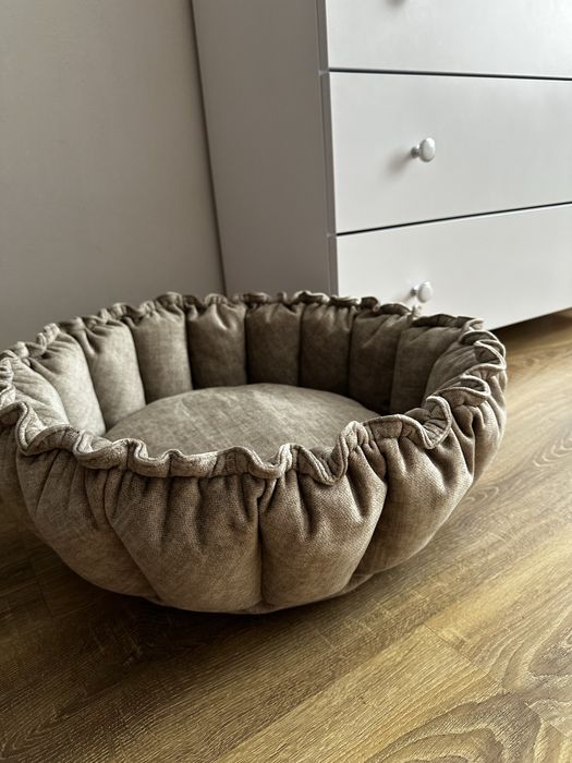 Лежанка для собак та котів