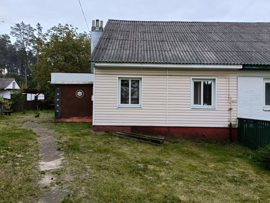 Продам півбудинку в мальовничому місці (150 км від Києва)