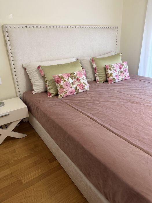 Quarto completo Cama King Size 200x200 em veludo branco/Bege