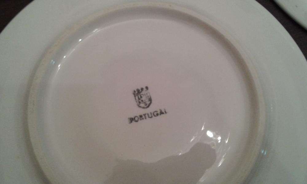 Chávena almoçadeira com pires muito antigos