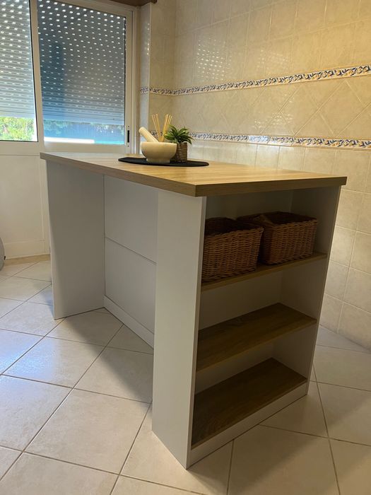 Ilha de Cozinha Moderna c/ Arrumação e Zona de Refeições (Como Nova)