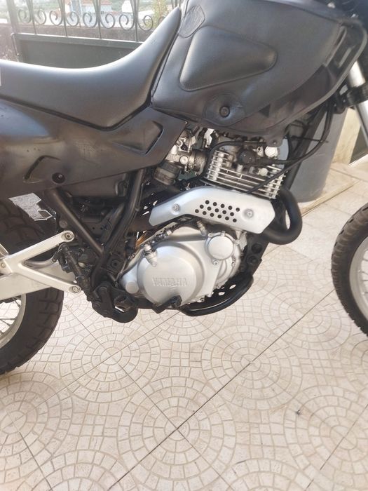 Yamaha XT 600, em bom estado, aceito retoma/troca