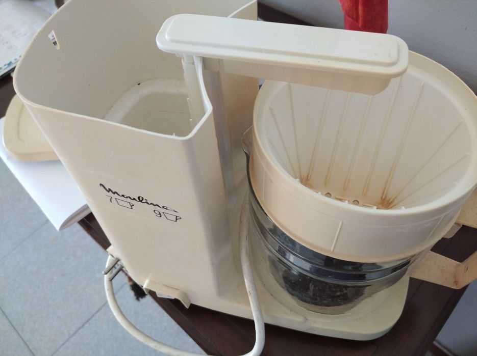 Coffee Machine in Operation64409248041345122