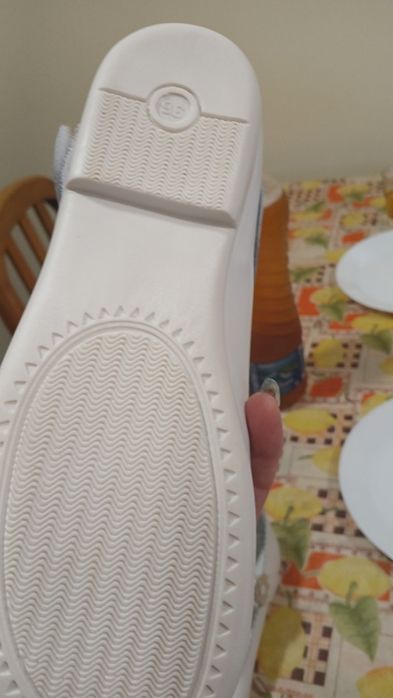 Sapatos de pele novos numero 36