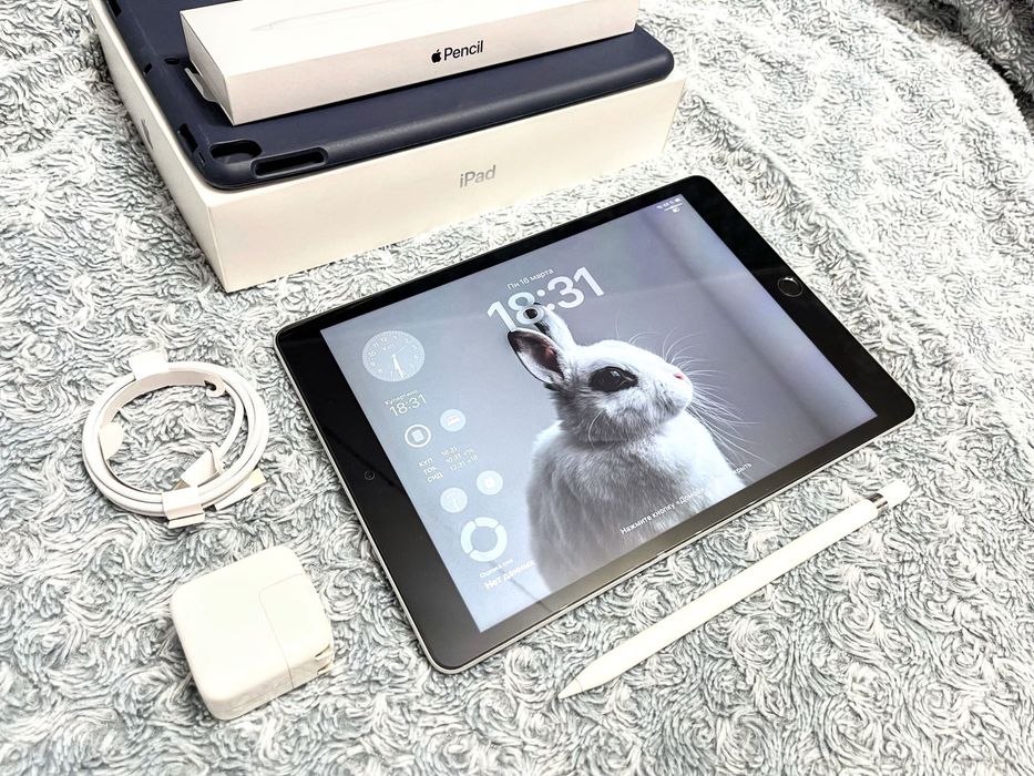 IPad 9 (64 gb) wi-fi, комплект + подарки! А2602