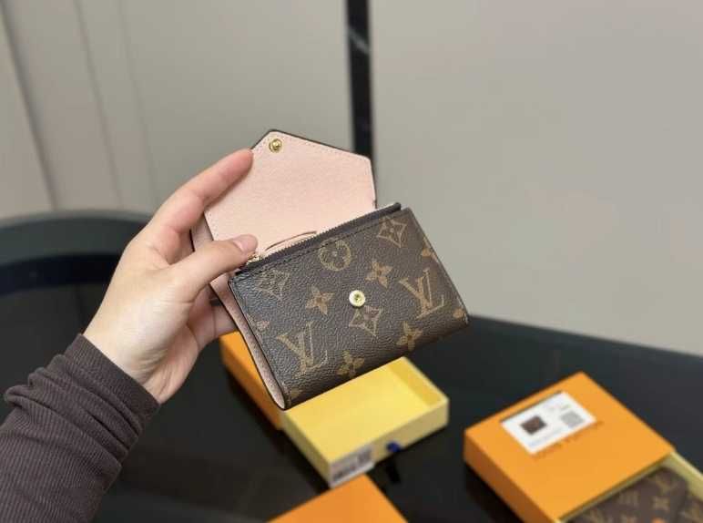 LOUIS VUITTON Victorine Różowy guzik