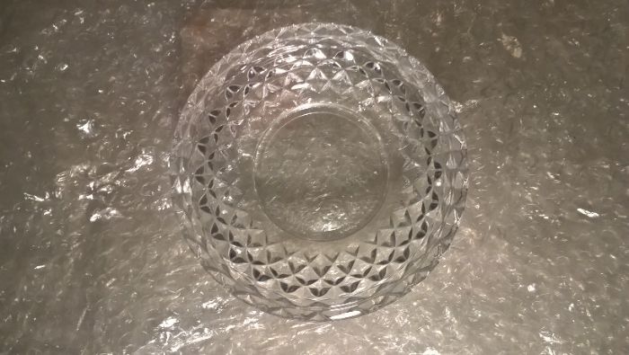 Bomboneira antiga em vidro de picos.