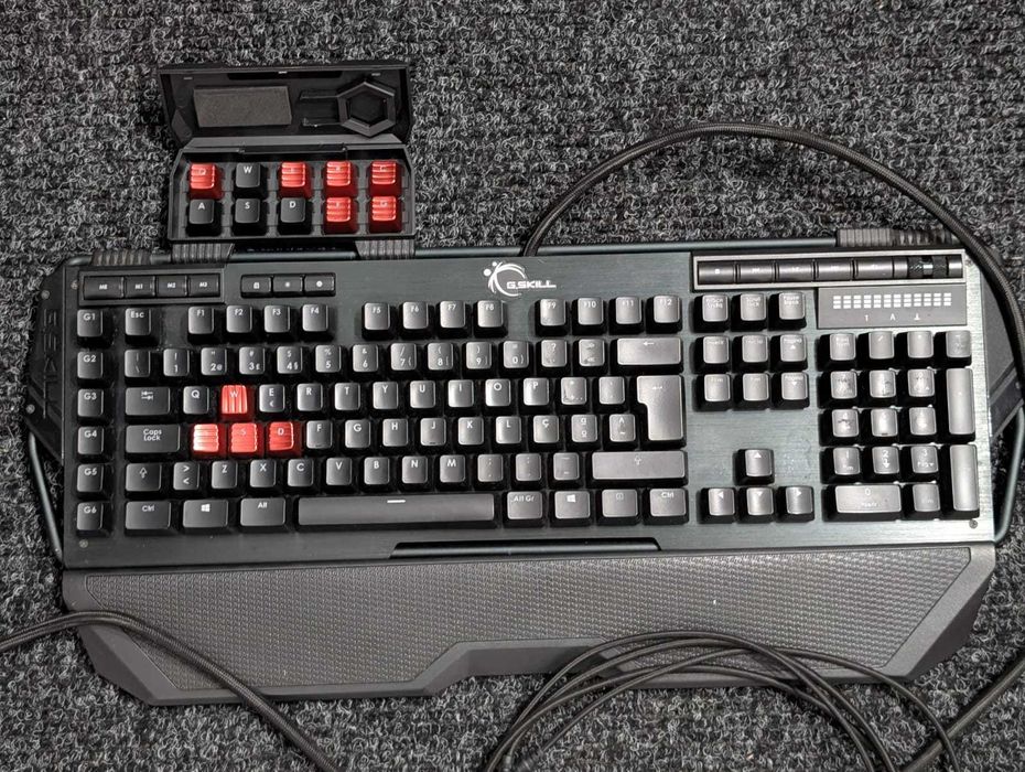 Selling keyboard and mouse64752406037507120