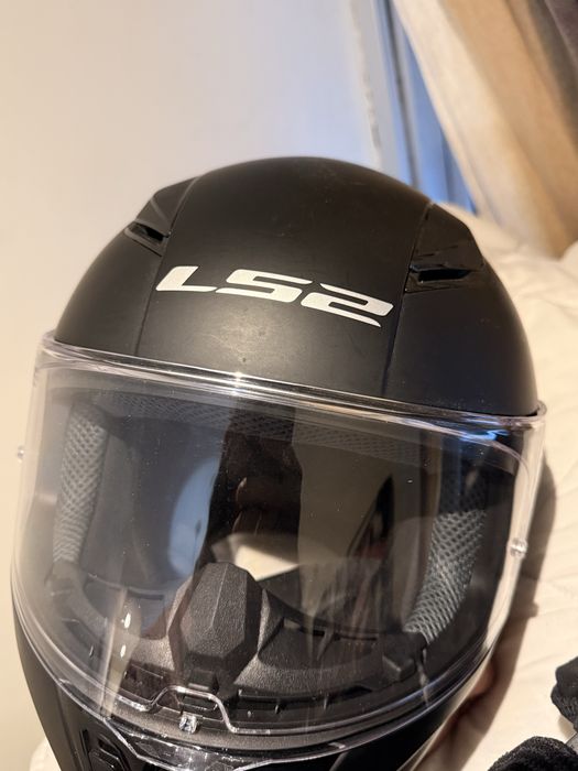 Vendo dois capacetes ls2