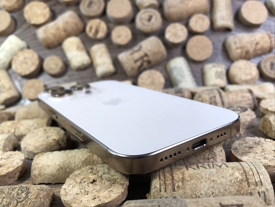 Apple iPhone 16 Pro 128Gb Desert Titanium. Стан нового телефону!