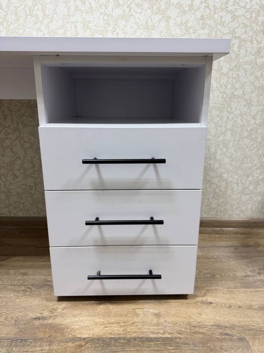 Продам стол письмений