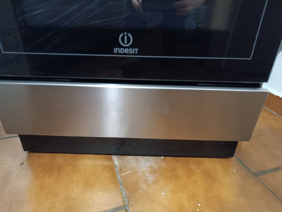 Fogão Indesit Vitrocerâmica + Forno | Excelente estado
