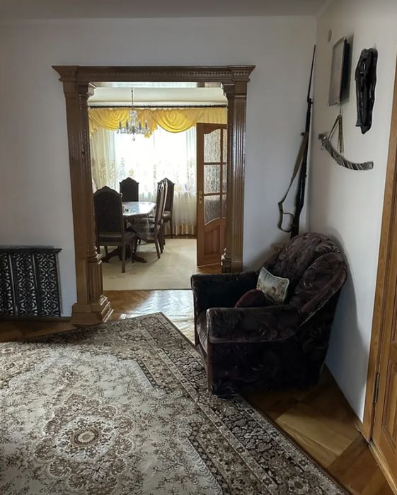 Затишний, якісно збудований будинок. Доглянута територія 34435