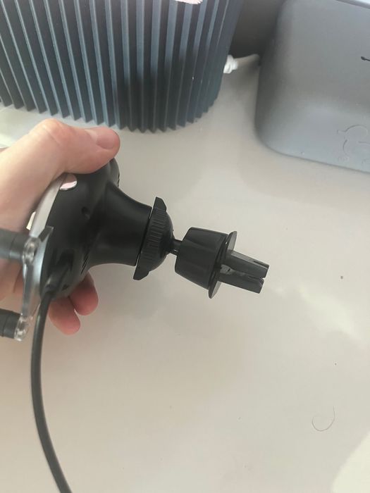 uchwyt na telefon w samochodz