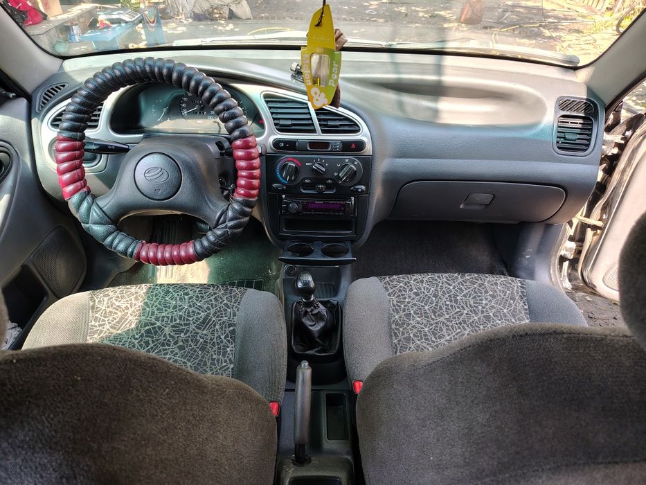 Daewoo sens 2011 рік 1.3 гарна комплектація