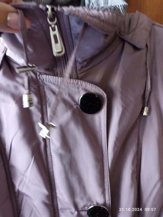 Гарний жіночий плащ пальто