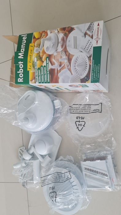 Robô de cozinha para ajudar64297759760643122