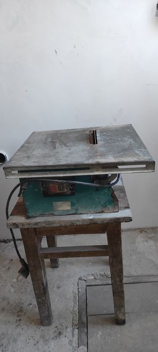 Електричний плиткоріз