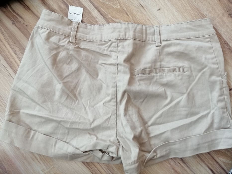 Beżowe krótkie spodenki szorty damskie Terranova XL