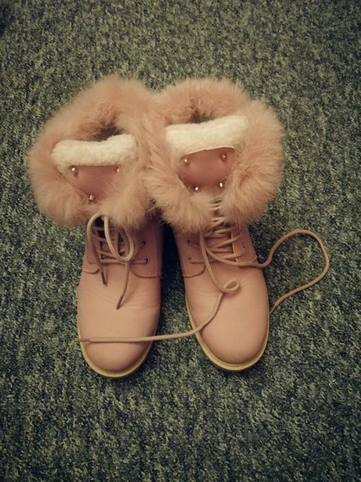Buty traperki, różowe z futerkiem 38