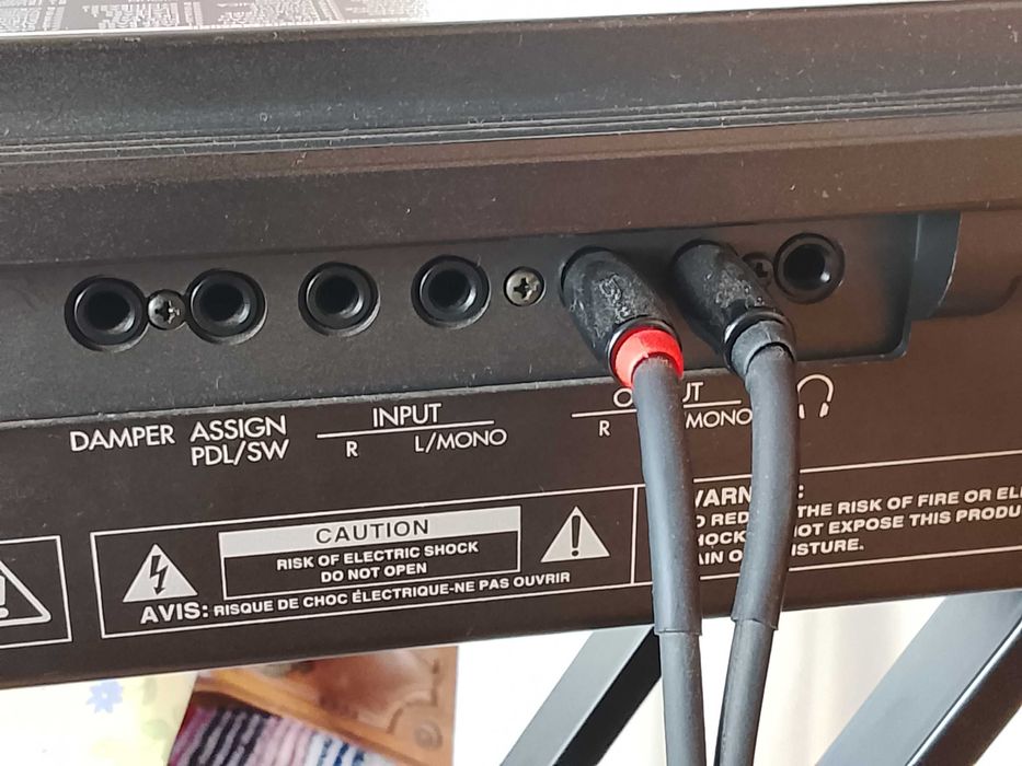 Teclado marca Korg I5S em bom estado