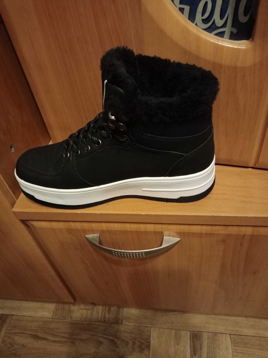 Sprzedam buty zimowe damskie