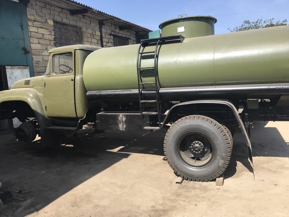 Доставка воды . Водовоз зіл 7 кубовий .
