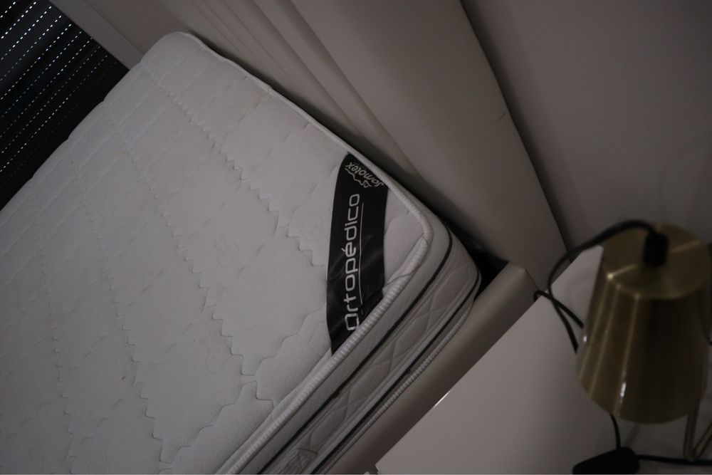 Cama de Casal com Colchão Ortopédico – 200x160