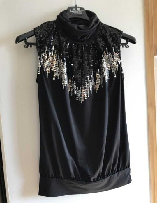 Гарна нарядна блуза