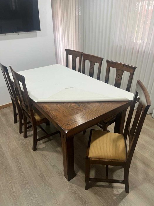 Mobília de madeira maciça