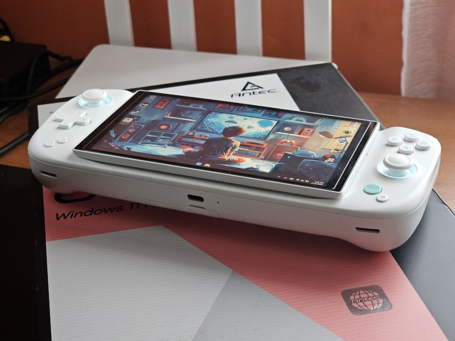 Antec Core HS - 8840U - 16GB - 512GB - Slide64740900595457122