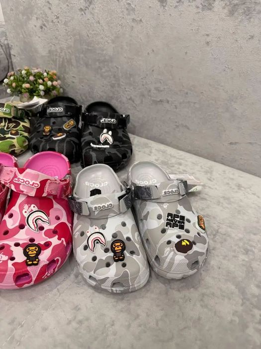 ‼️РОЗПРОДАЖ‼️ Тапки Bape x Crocs | Чорний, синій, зелений, рожевий | Розміри 37–45