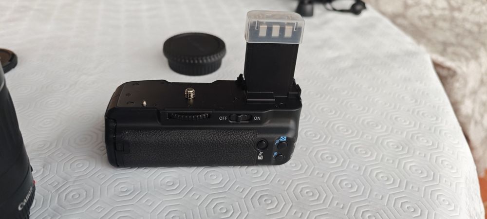 Máquina Fotográfica Canon EOS 400D + Objetiva + mala + pack baterias