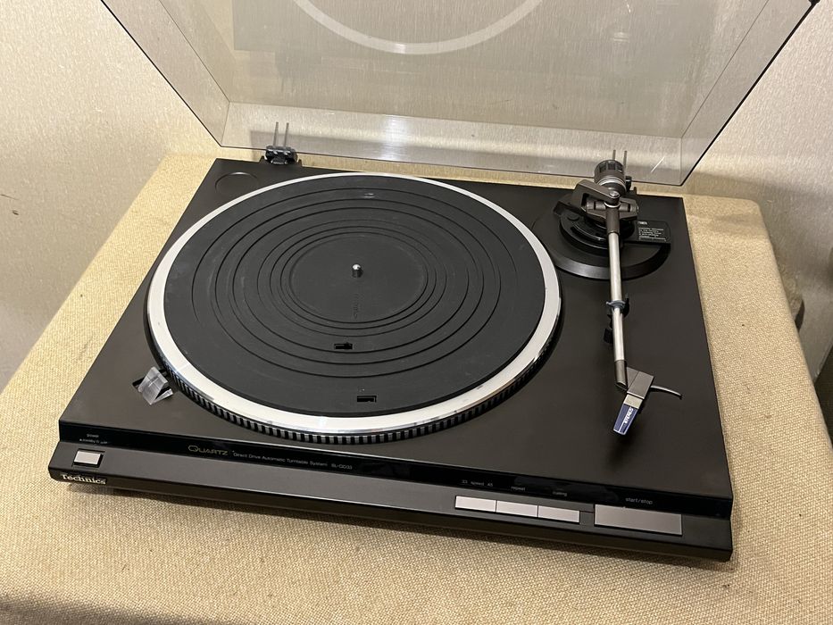 Проигрыватель винила топ класса TECHNICS SL-QD33 (QUARTZ DIRECT DRIVE)