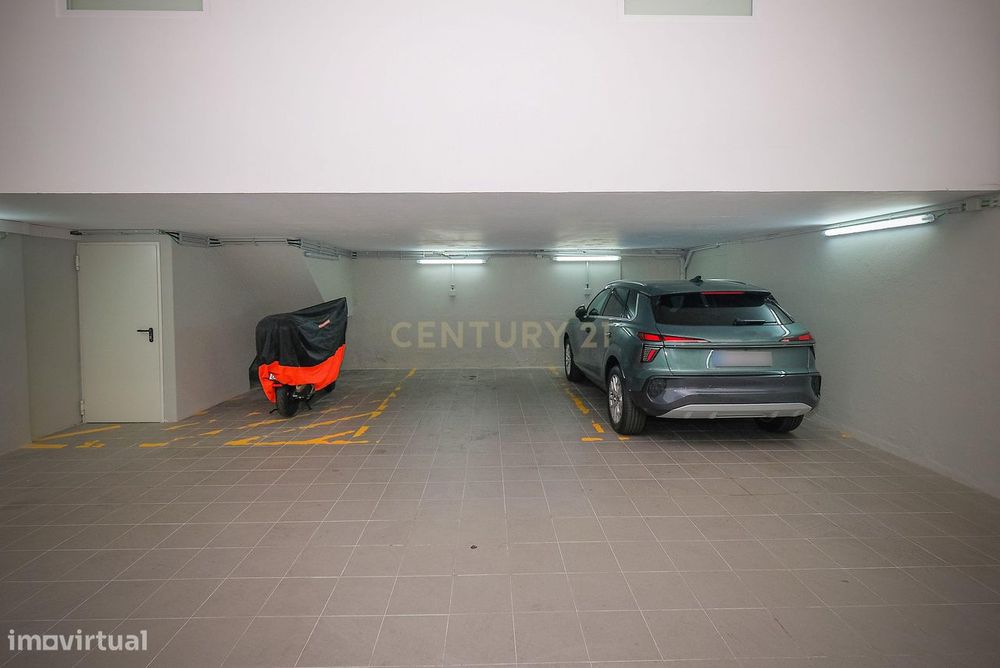 Arrendamento T1 Mobilado com Garagem, duas Varandas na Rua Visconde de