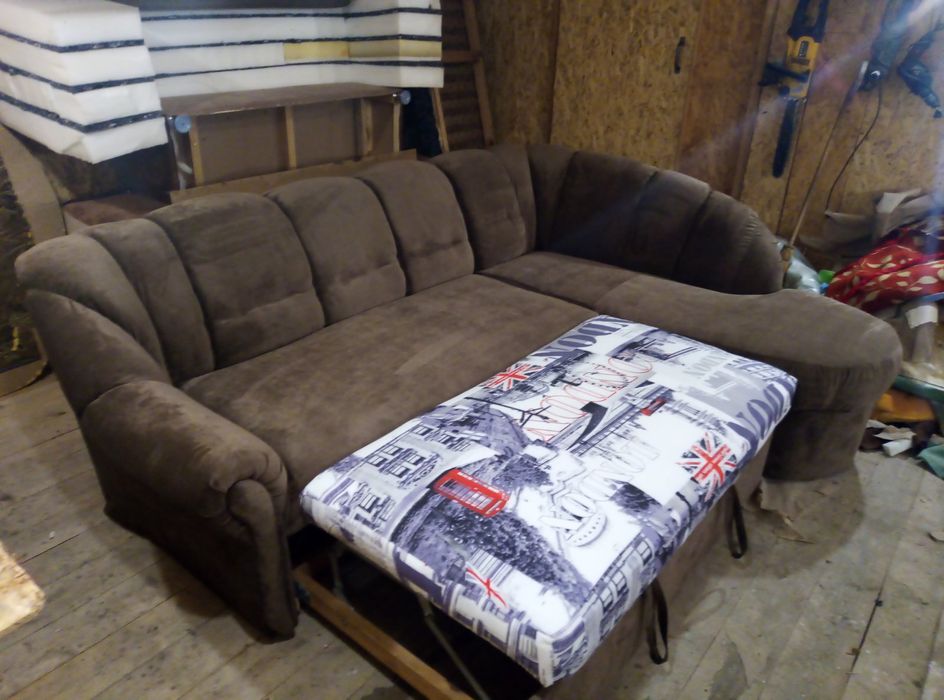 Реставрація м'якої меблі, перетяжка та ремонт.