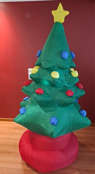 Árvore de Natal insuflável com luzes