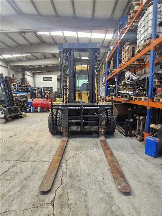 Empilhador Caterpillar DP100
