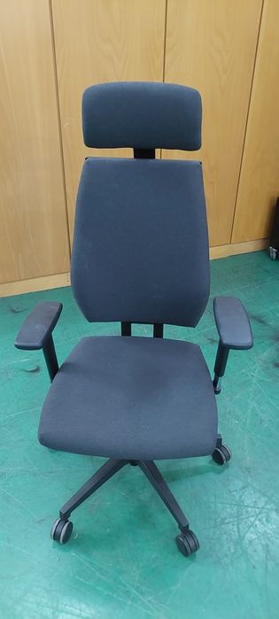 Cadeira costa alta com de cabeca