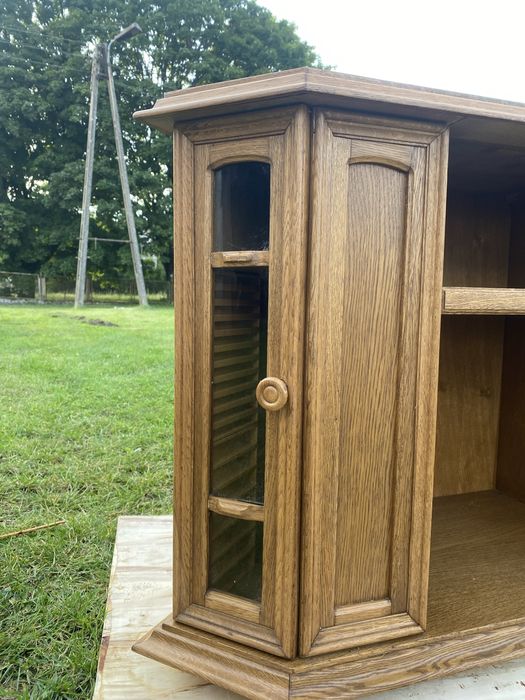 Drewniana komoda klasyczny styl