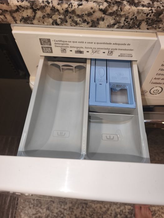 Máquina de Lavar Roupa LG 9kg F4J7VY2WD